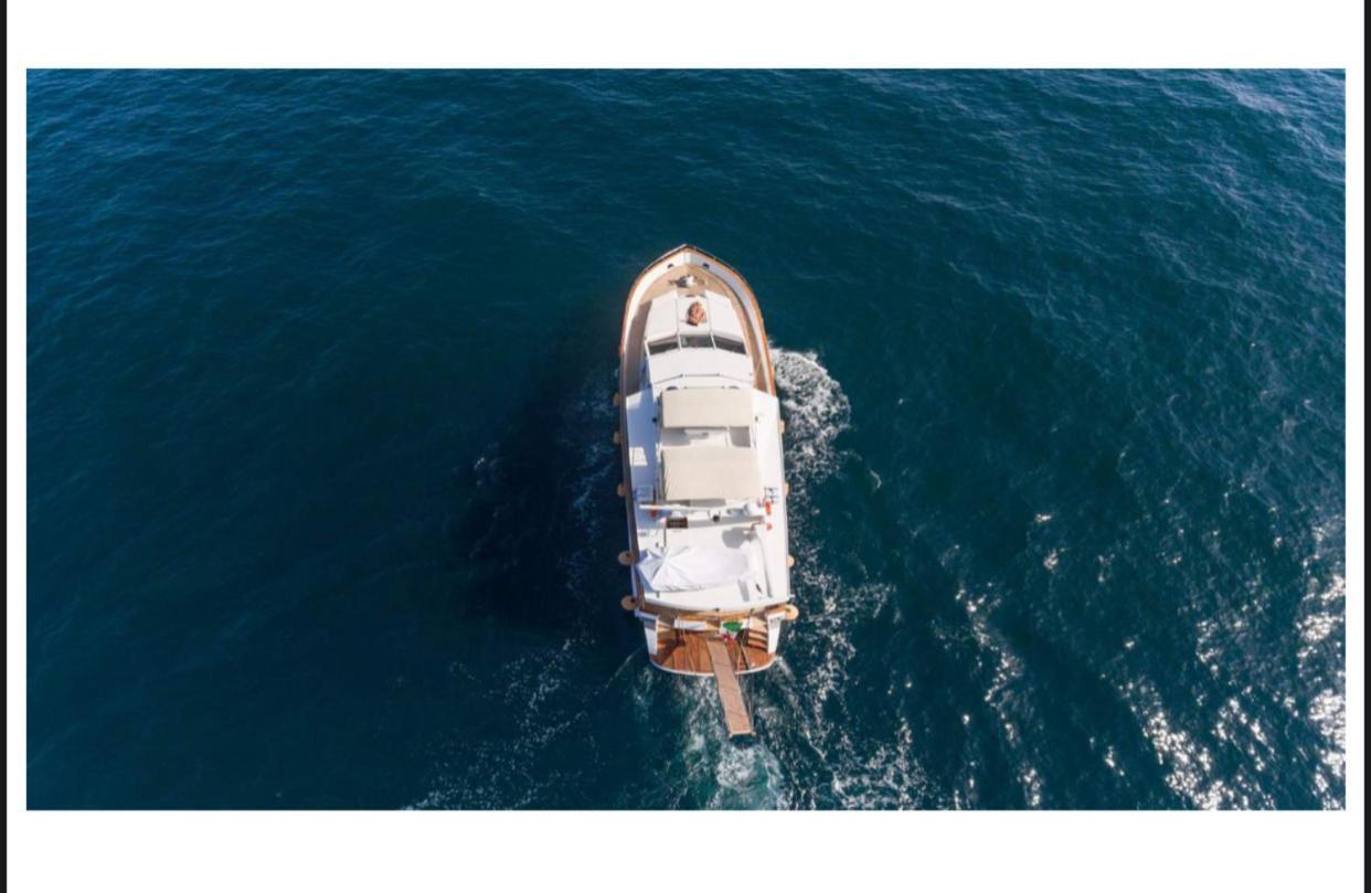 Yacht Fire Stare Castellammare di Stabia Esterno foto